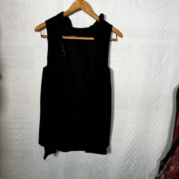 Tuckernuck Pomander Place Black Ruffle Neck Blouse - Picture 9 of 11